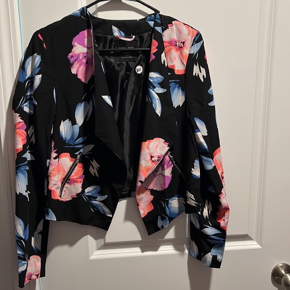 Jackets - Picture 2 of 6